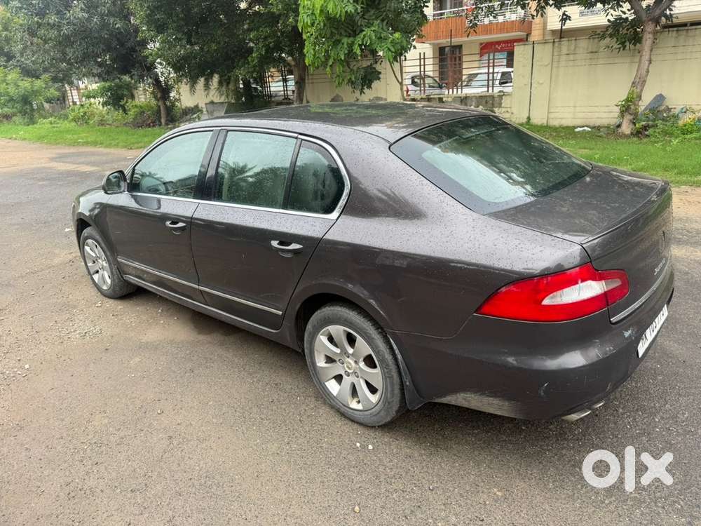Skoda Superb Automatic 2012 Km Driven