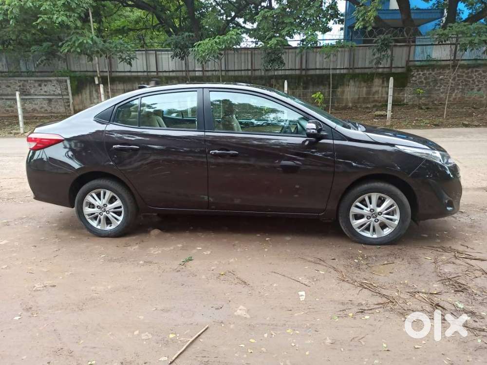 Toyota Yaris V Cvt, 2018, Petrol