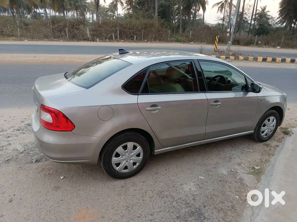 Skoda Rapid 1.6 Ambition 2012