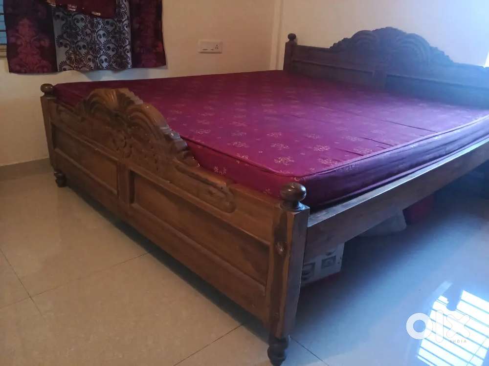 King size Cot , Akasia Wood with 4 inch coir matresses