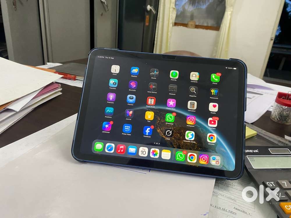 11 Gen 2 Months Old I pad with box, bill and charger