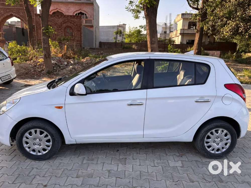 Hyundai I20 2011 Petrol Cng  80000 Km Driven