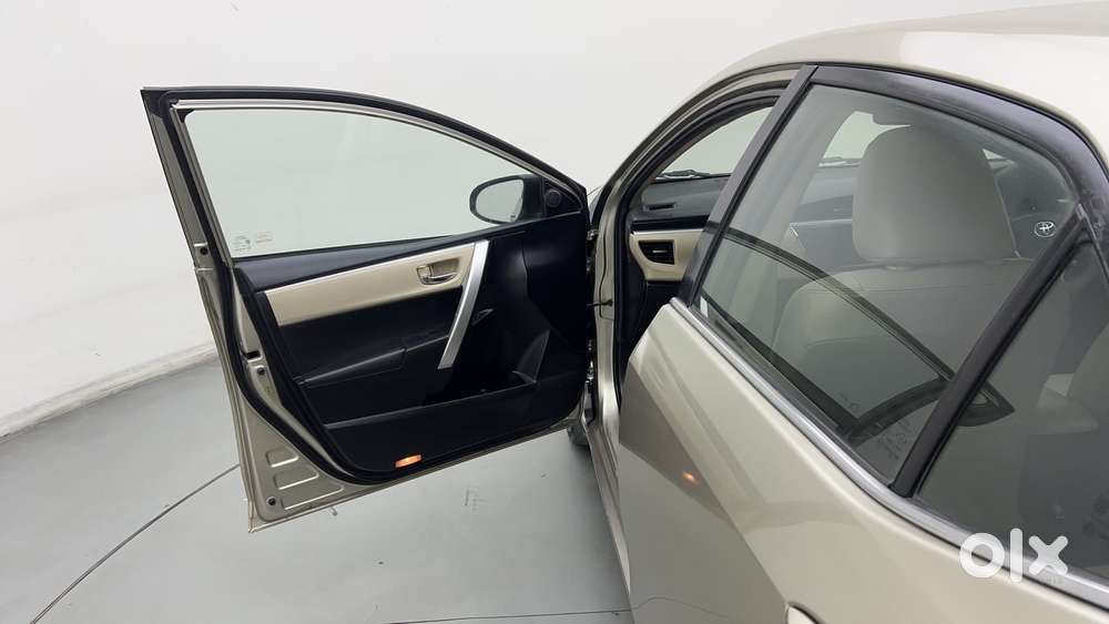 Toyota Corolla Altis 2013-2017 Vl At, 2016, Petrol
