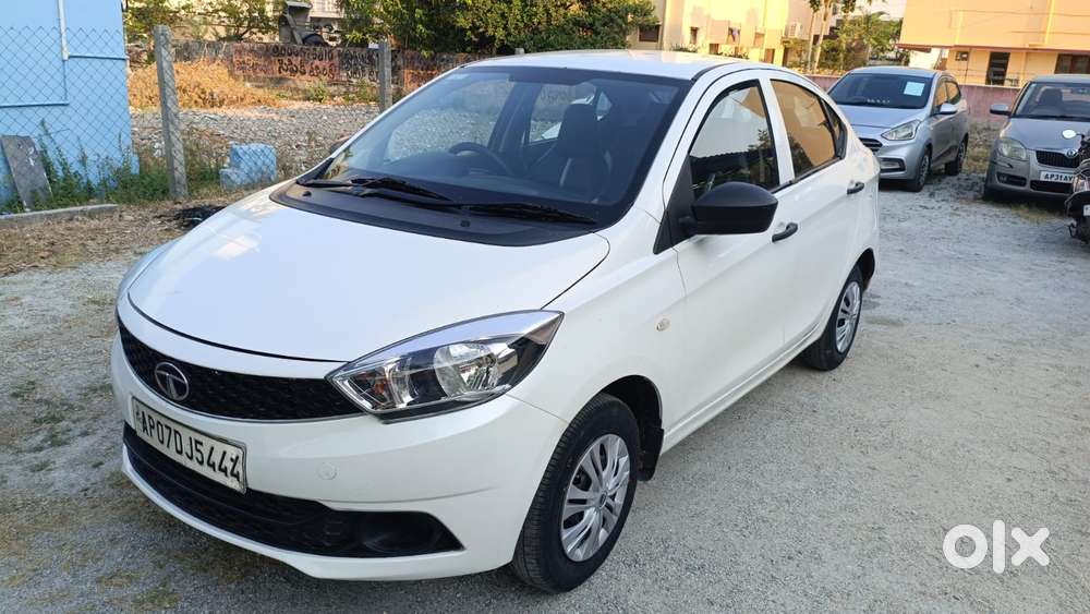 Tata Tigor Xe, 2017, Petrol