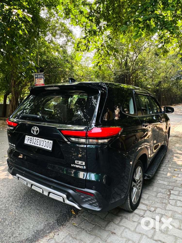 Toyota Innova Hycross 2.0 Zx Hybrid 7 Str, 2024, Petrol