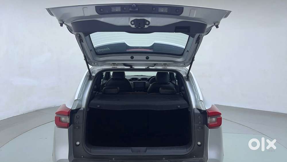 Nissan Magnite 1.0 Xv Premium, 2022, Petrol