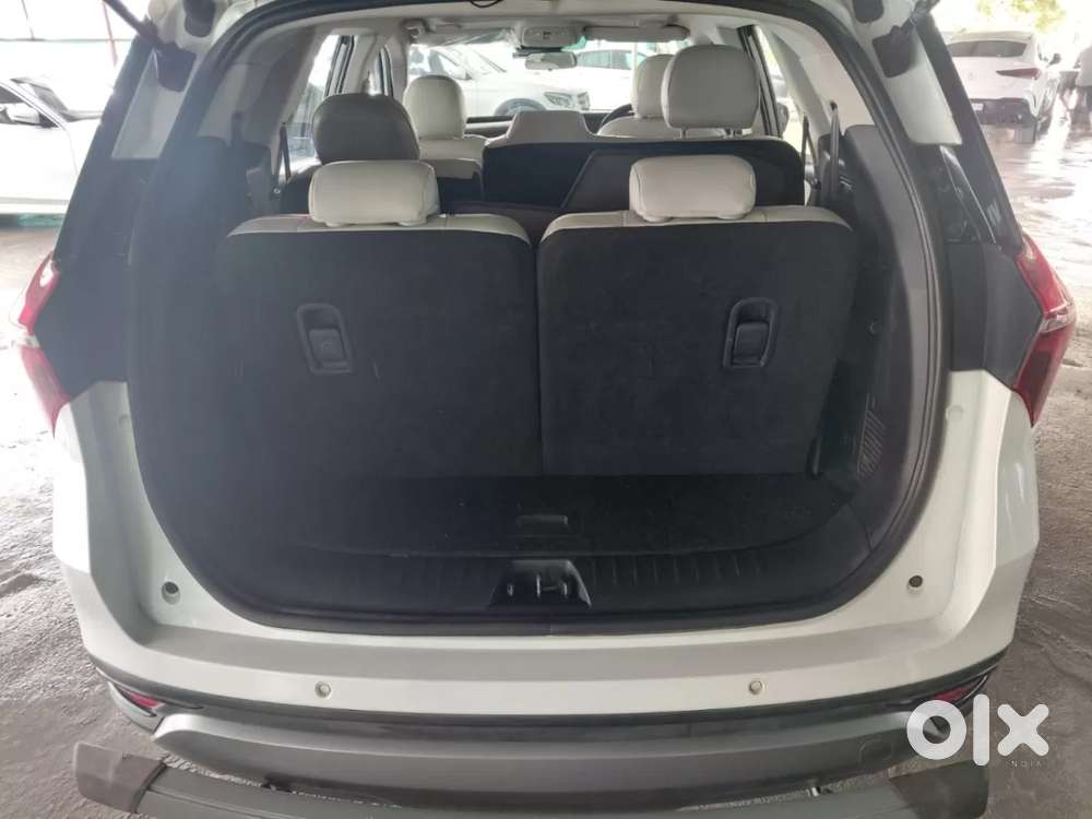 Mahindra Xuv700 2.2 Ax 7 Diesel At Luxury Pack Str Awd, 2022, Diesel