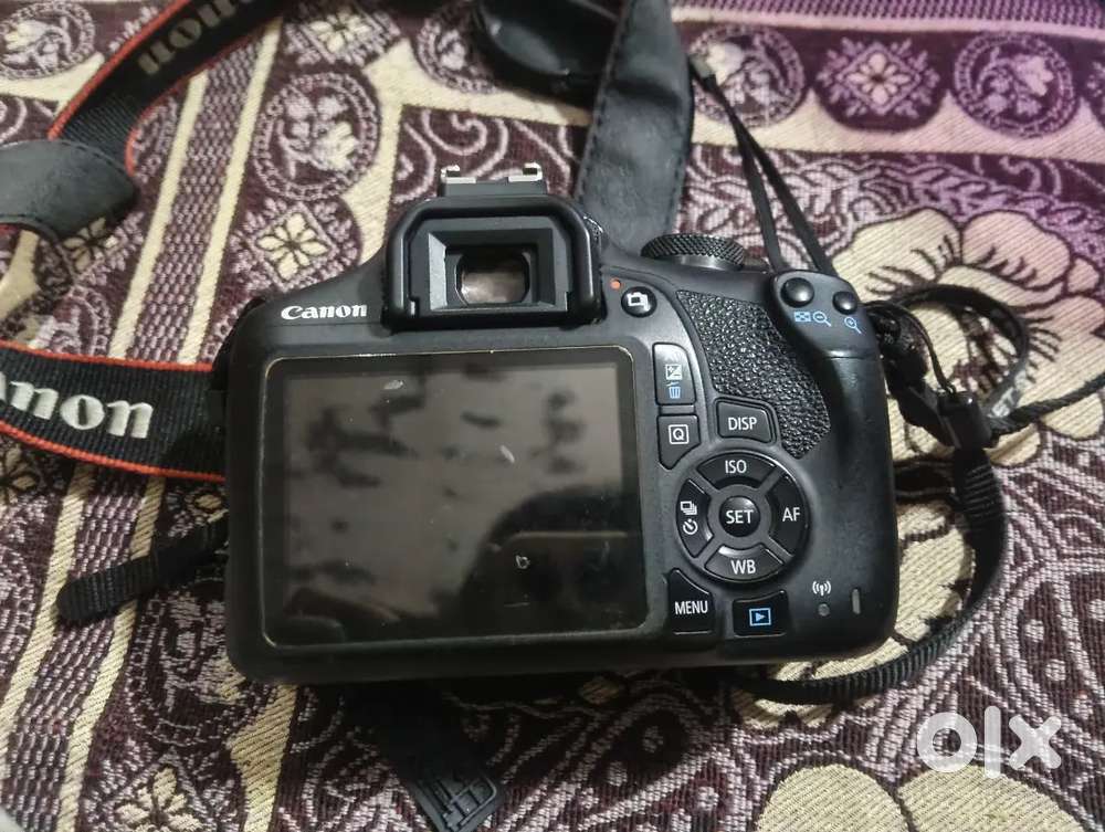 DSLR CAMERA