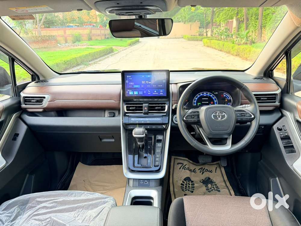 Toyota Innova Hycross 2.0 Vx (o) Hybrid 7 Str, 2025, Petrol