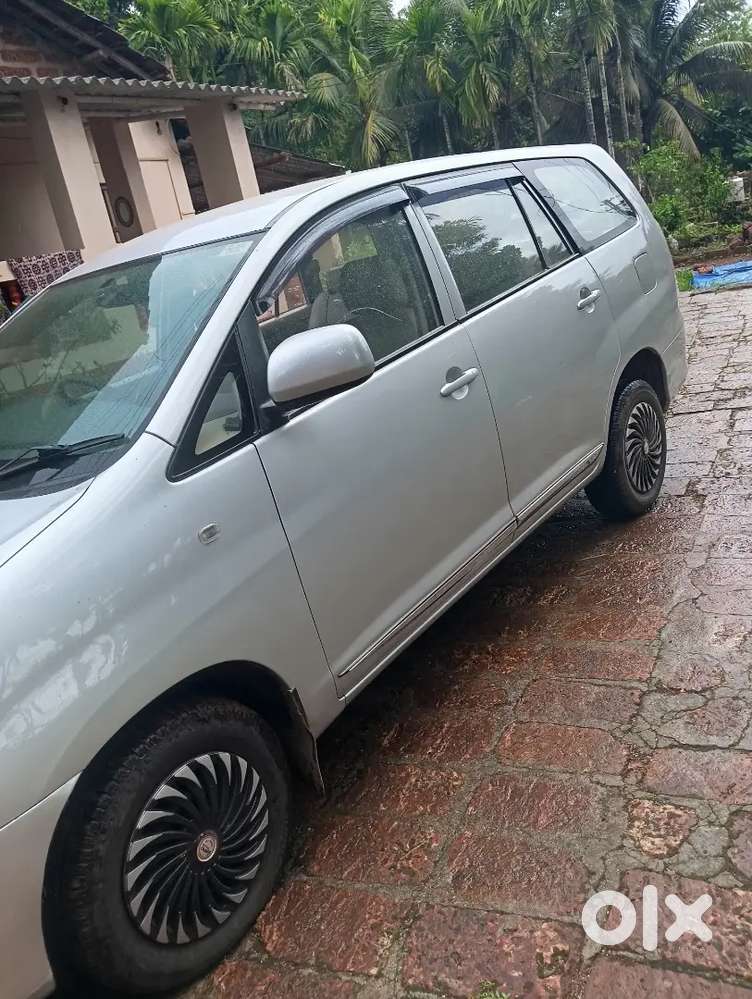 Toyota Innova 2011