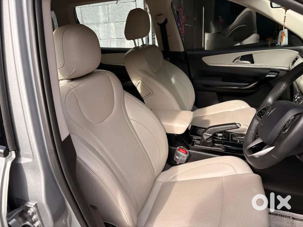 Mahindra Xuv700 2023 Diesel 27000 Km Driven