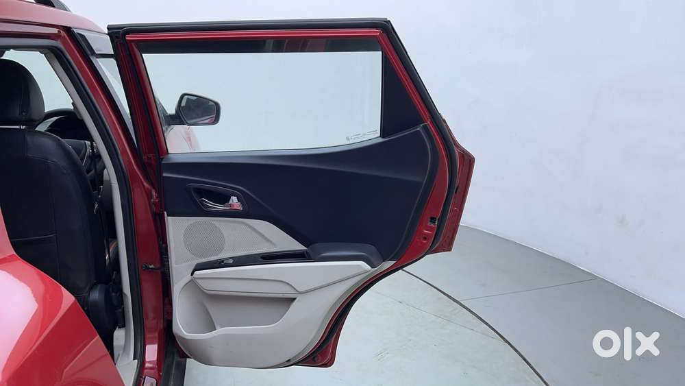 Mahindra Xuv300 W8 Amt Diesel, 2021, Diesel