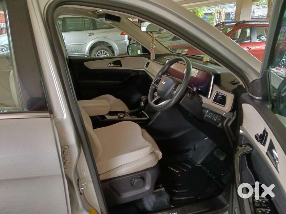 Mahindra Xuv700 2.2 Ax 7 Diesel At Luxury Pack Str Awd, 2023, Diesel