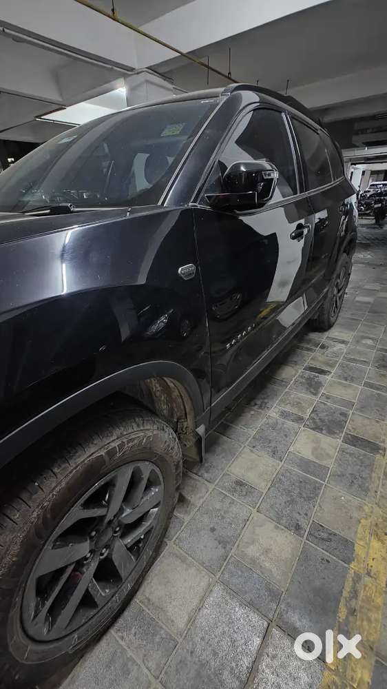 Tata Safari Dark Edition Diesel At With Sunroof 2025