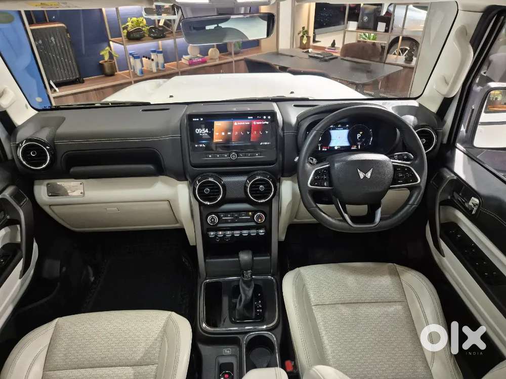 Mahindra Tharr Roxx Ax7l 2wd