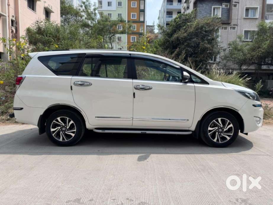 Toyota Innova Crysta 2.4 V 7 Str, 2023, Diesel