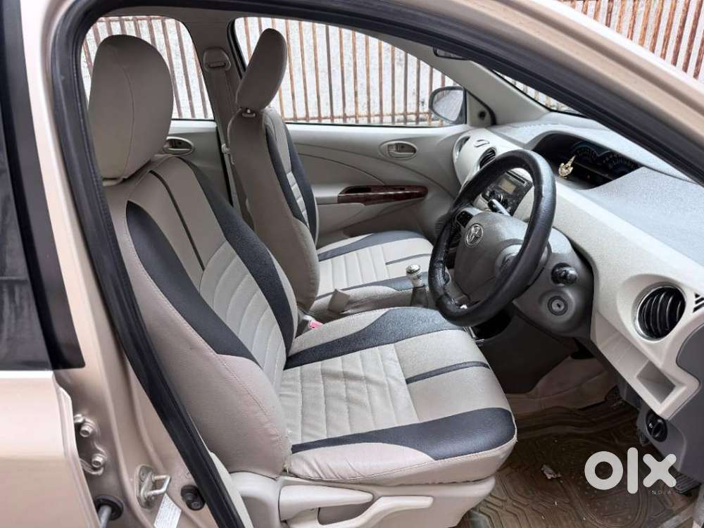 Toyota Etios V, 2013, Petrol