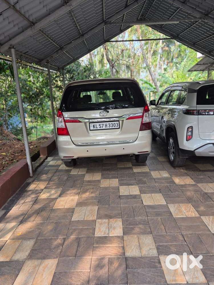 Original Kerala Toyota Innova 2013 Diesel Well Maintained