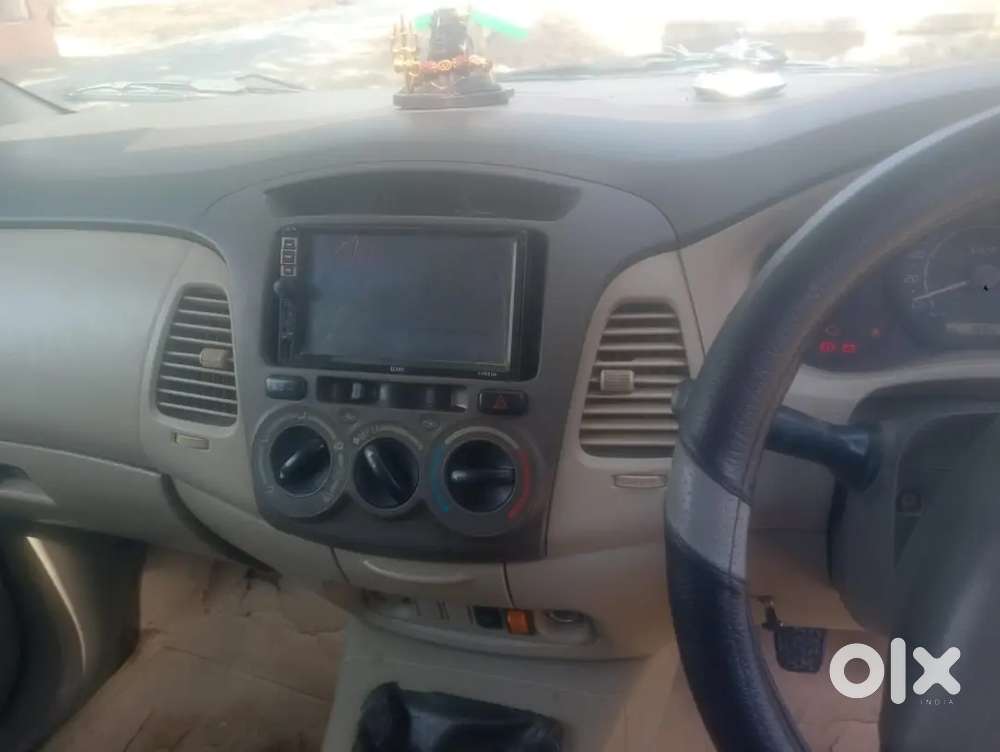 Innova Top Model 7seatr Car