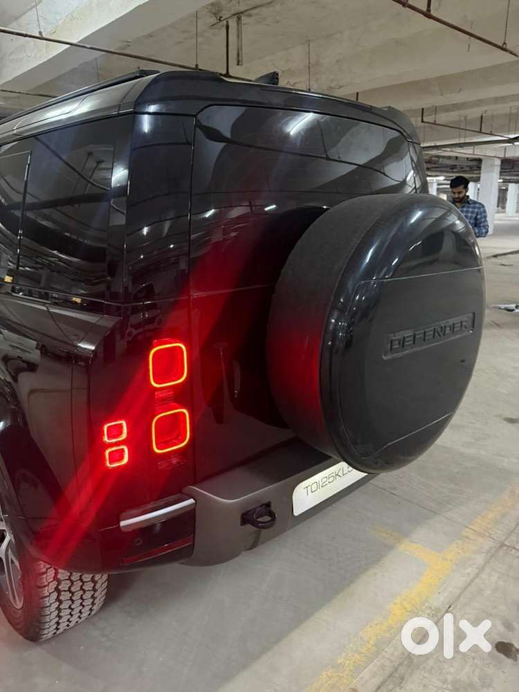 Land Rover Defender 2025