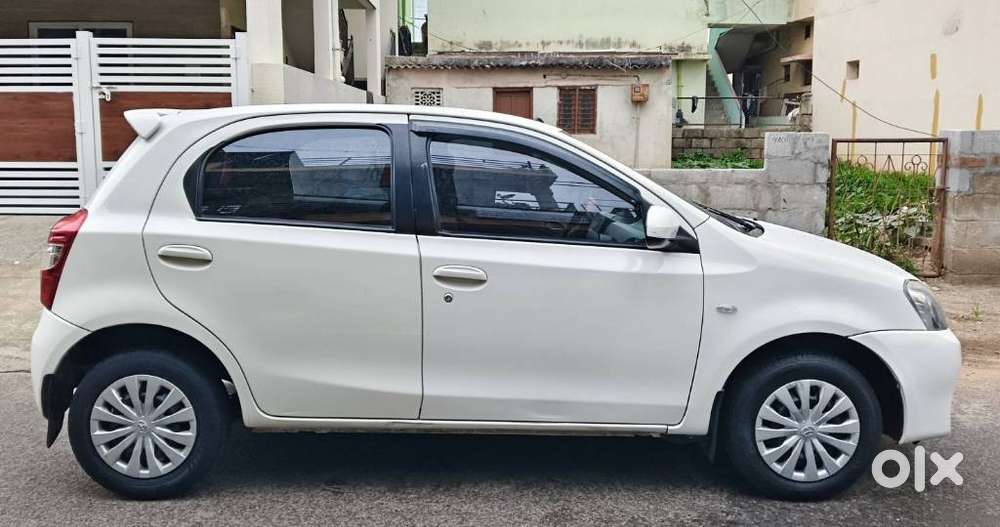 Toyota Etios Liva, 2013, Petrol