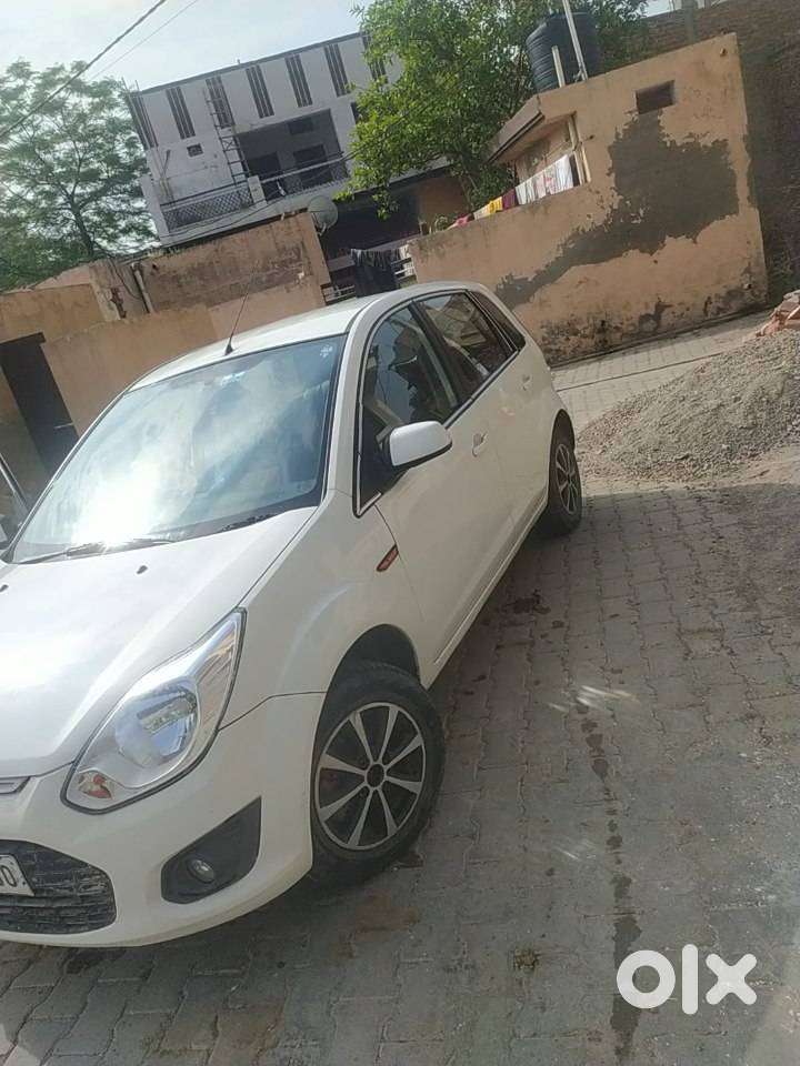Full Ac, Power Windo Front,power Steering, Centre Locking
