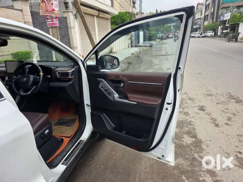 Toyota Innova Hycross 2.0 Zx Hybrid 7 Str, 2024, Petrol