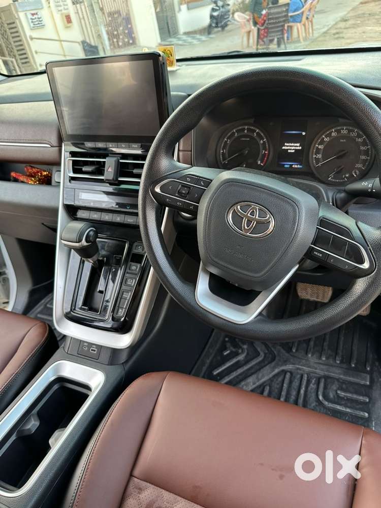 Toyota Innova Hycross Gx(o) - 7 Seater (pearl White & Low Mileage)
