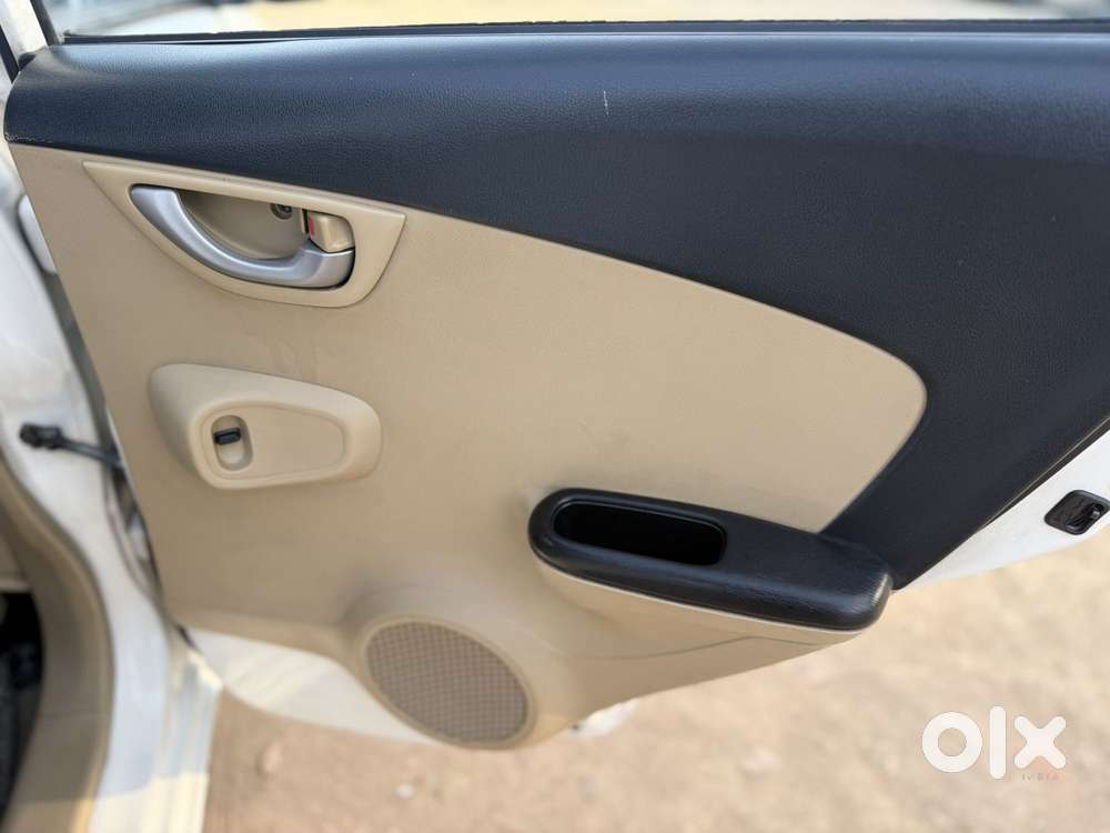 Honda Brio V Automatic, 2014, Petrol