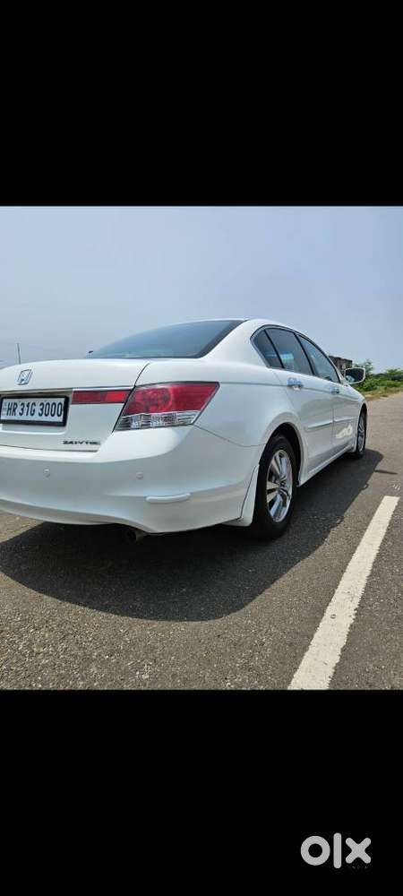 Honda Accord 2.4 Elegance Manual, 2008, Petrol