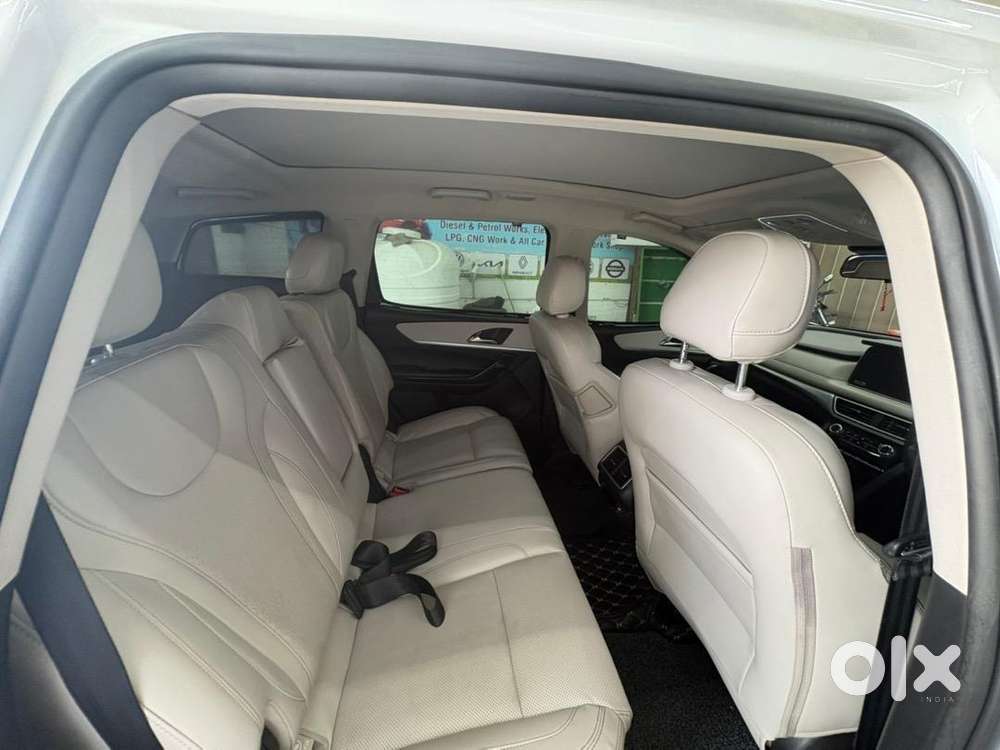 Mahindra Xuv700 2023 Diesel Well Maintained