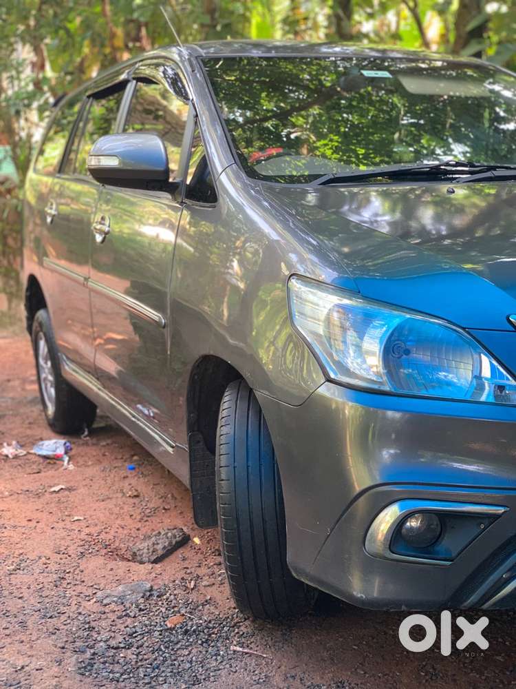 Toyota Innova 325265 Km Driven