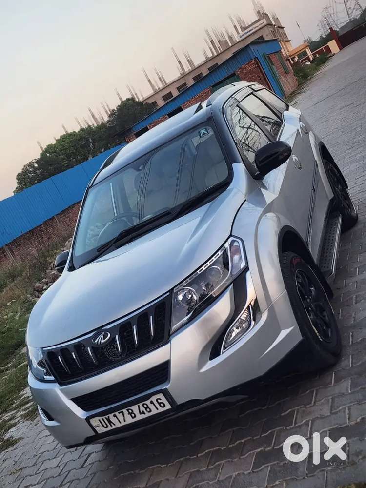 Mahindra Xuv W10 
Sunroof 
Electronic Seats 
Ac
Power Windows
