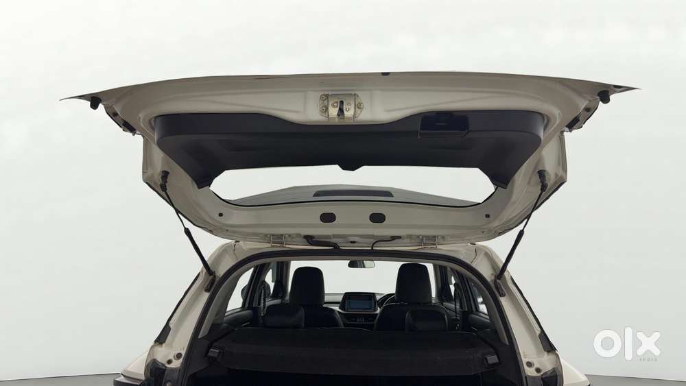 Maruti Suzuki Brezza 1.5 Zxi At Smart Hybrid, 2022, Petrol
