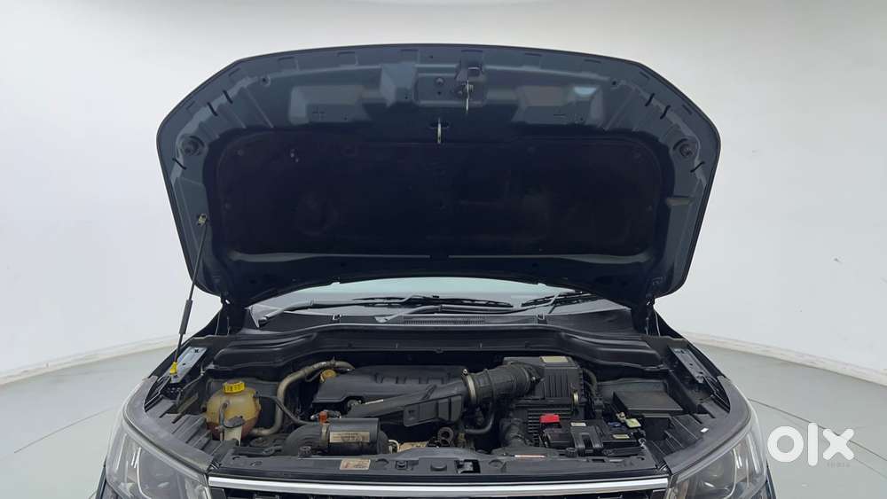 Mahindra Xuv300 W8 Option, 2023, Petrol