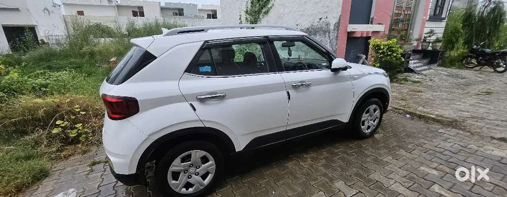 Hyundai Venue 2021 Petrol 62358 Km Driven