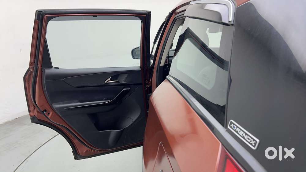 Mahindra Xuv700 2.0 Ax 7 Petrol At Luxury Pack Str, 2024, Petrol