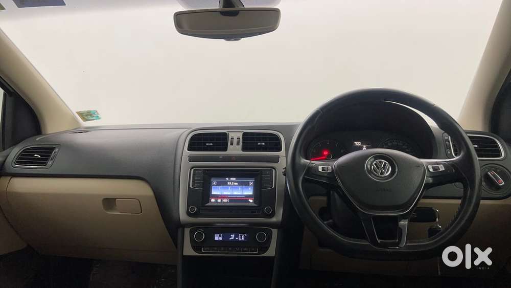 Volkswagen Polo Petrol Highline 1.2l, 2016, Petrol