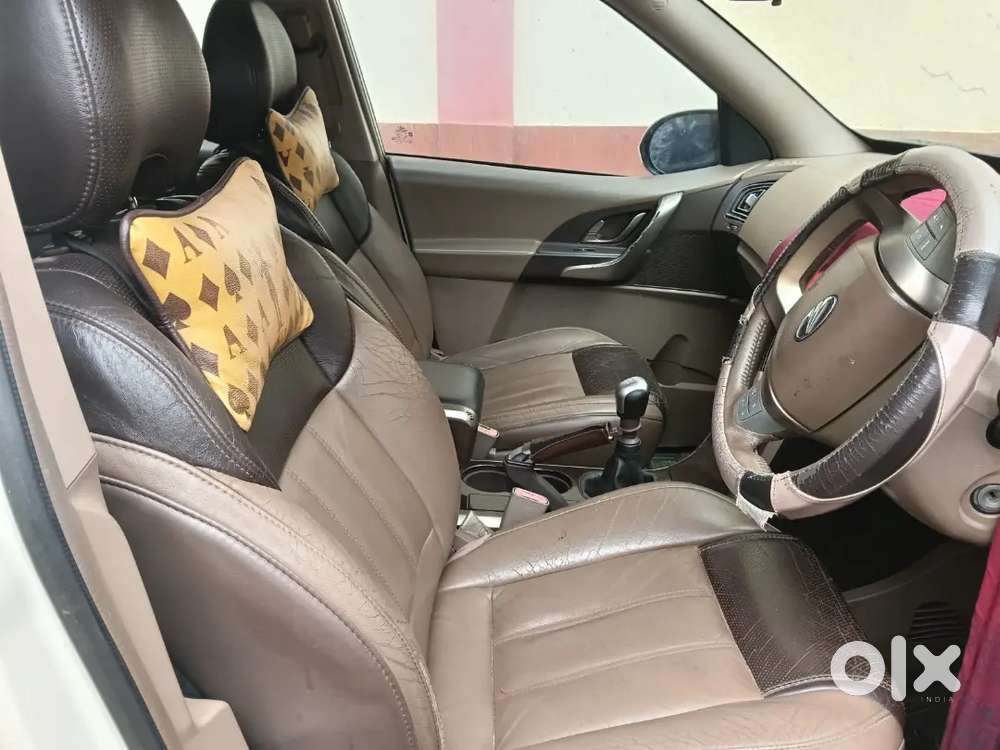 I'm  Selling Xuv 500 Looking Good Condition Recently Serviced Done