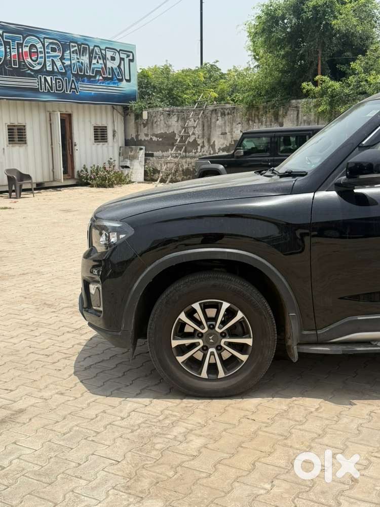 Mahindra Scorpio N Z8 Select Diesel 2025