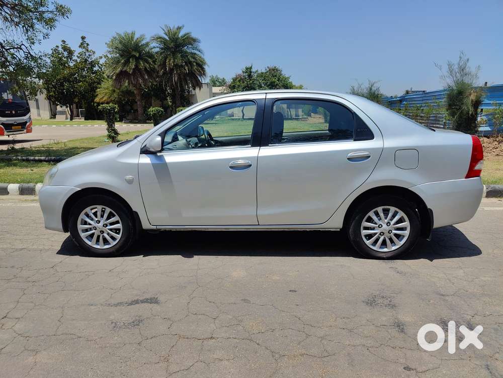 Toyota Etios V, 2011, Petrol