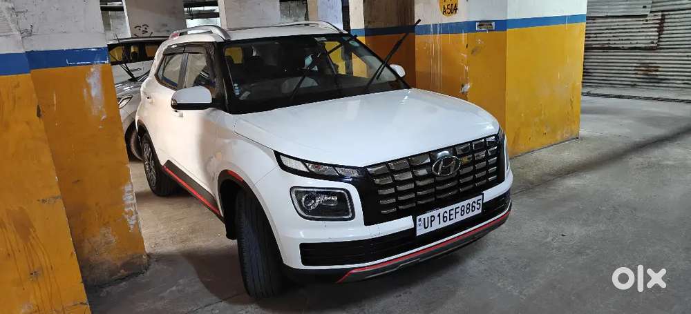 Hyundai Venue 2024 Petrol 25000 Km Driven Noida
