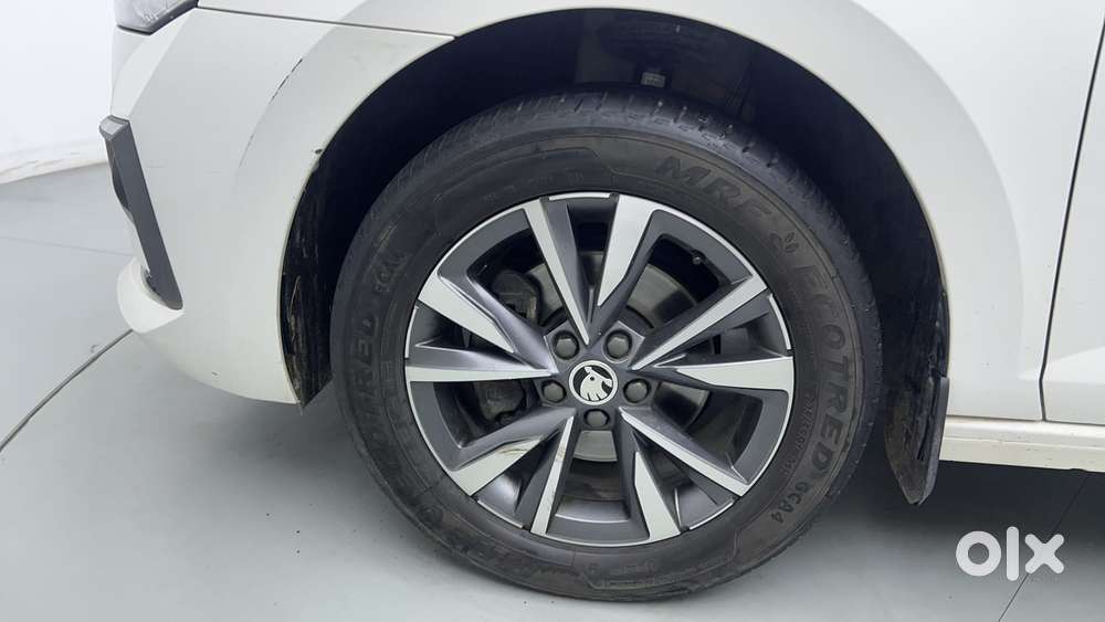 Skoda Slavia Style 1.0l Tsi At, 2023, Petrol