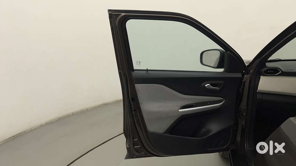 Nissan Magnite 1.0 Xv, 2022, Petrol