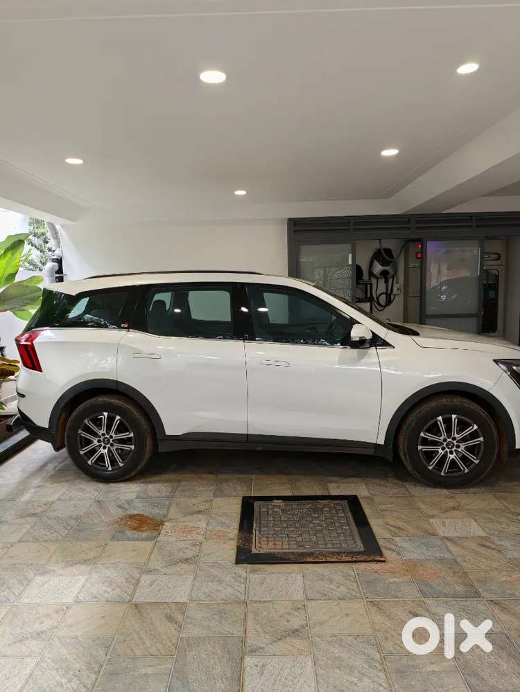 Mahindra Xuv700 Petrol 2022 1st Owner