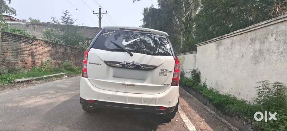 Mahindra Xuv500 W10 2016