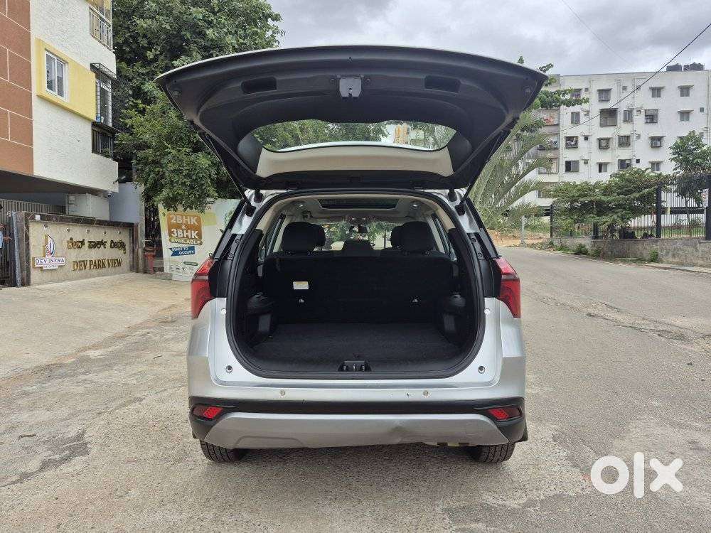 Mahindra Xuv700 2.0 Ax 5 Petrol Mt Str, 2022, Petrol