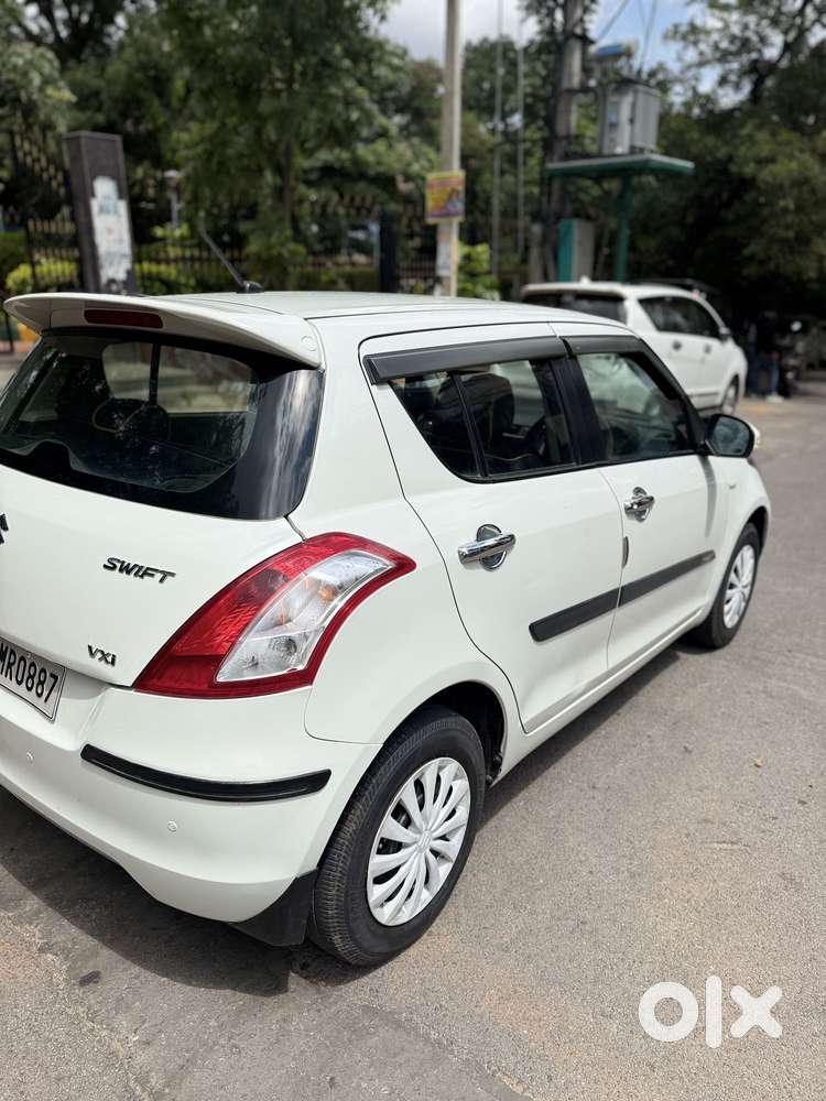 Maruti Suzuki Swift Vxi Optional, 2015, Petrol