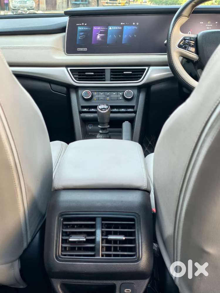 Mahindra Xuv700 2.0 Ax 5 Petrol Mt Str, 2024, Diesel