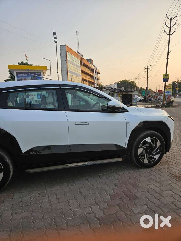 Mahindra Xev 9e Three B79 Kwh, 2026, Electric
